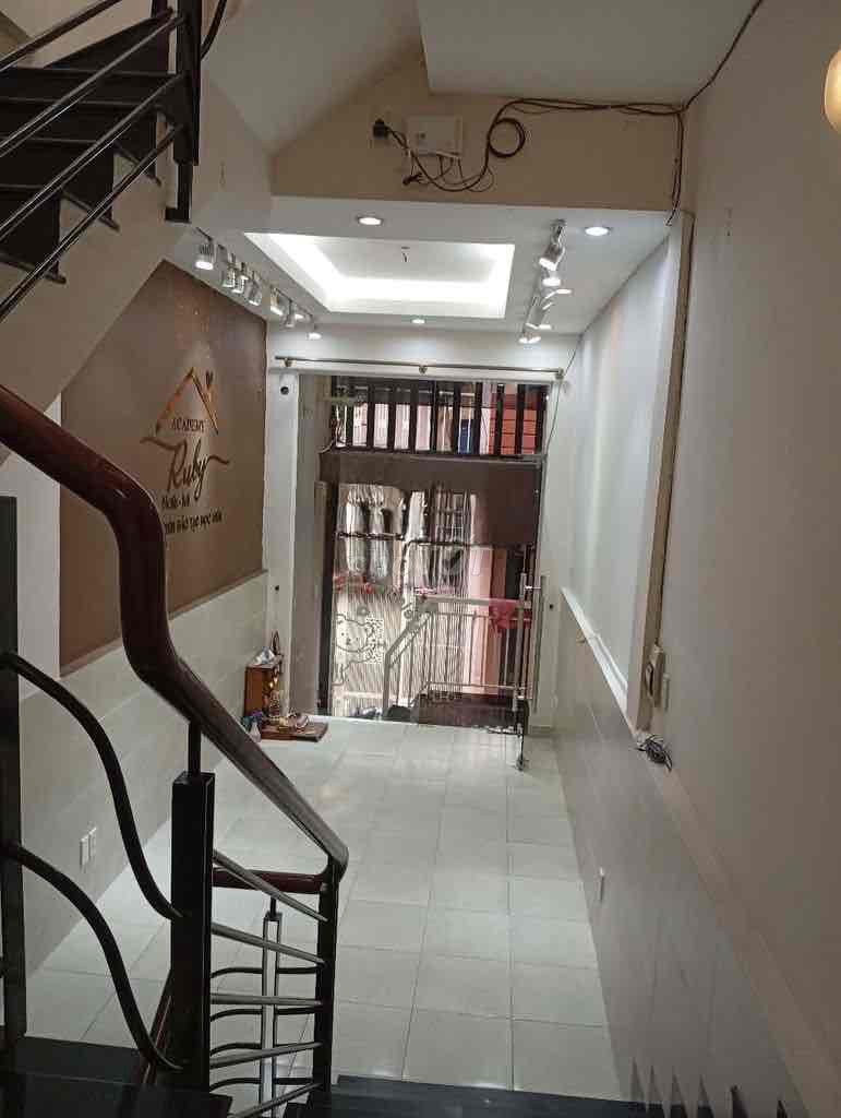 Аренда · 3 комн. · 48 м² · Quận 1, ул. Đường Lê Thị Riêng