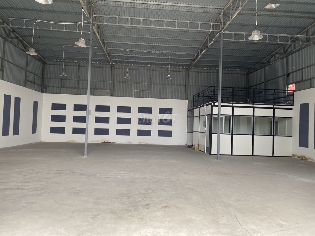 Cho Thuê Kho 300m2 (15x20) MT Võ Chí Công - Giá RẺ