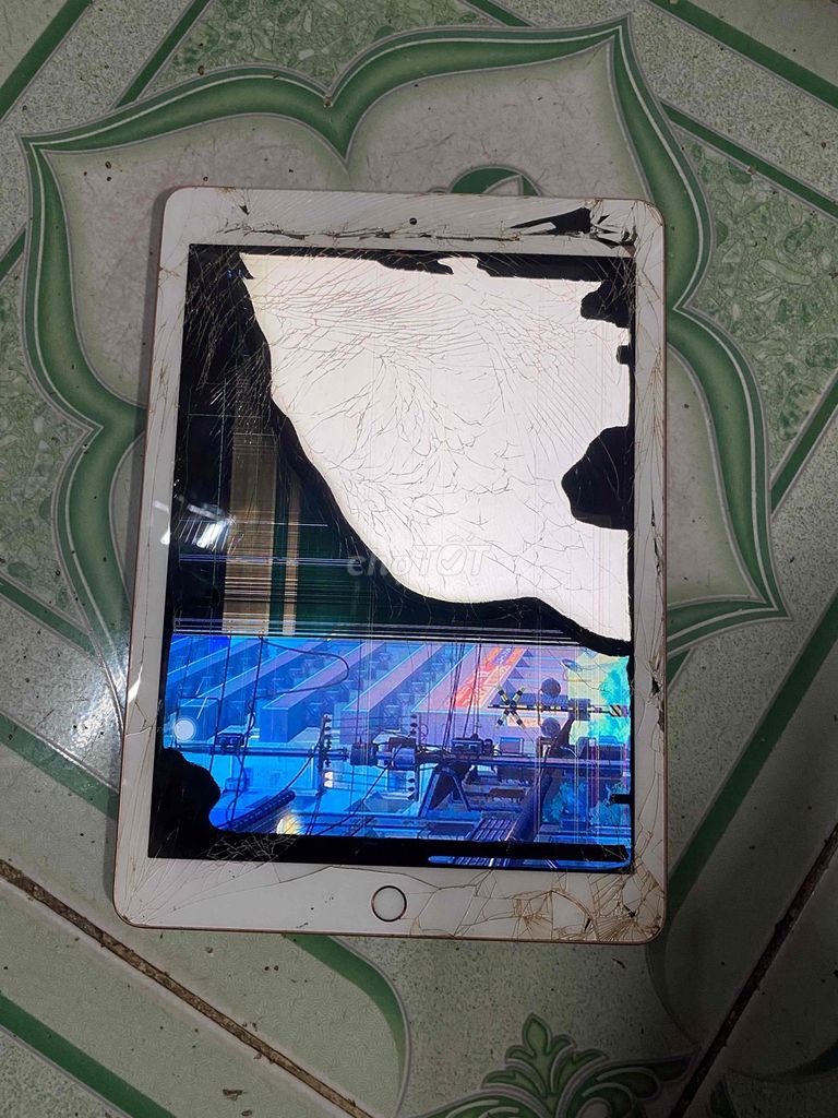 Apple iPad Gen 6 Vàng Bể màn hình. Mua bán Máy tính bảng tại Huyện Nhà Bè Tp Hồ Chí Minh được đăng bởi alo hình 1