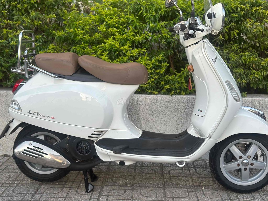 Piaggio LXV 125 3Vie 2015 Trắng. Mua bán Xe máy tại Thành phố Thủ Đức Tp Hồ Chí Minh được đăng bởi Xe Máy Sơn Thủ Đức hình 4