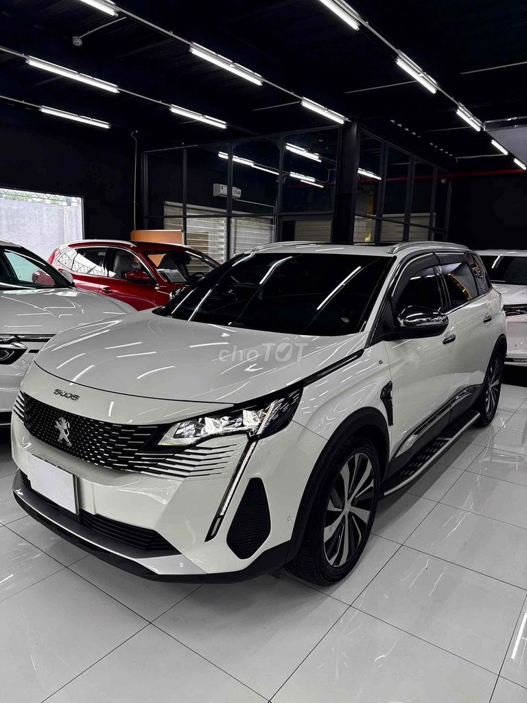 Peugeot 5008 GT 2024 7 мест белый автомат 30000 км