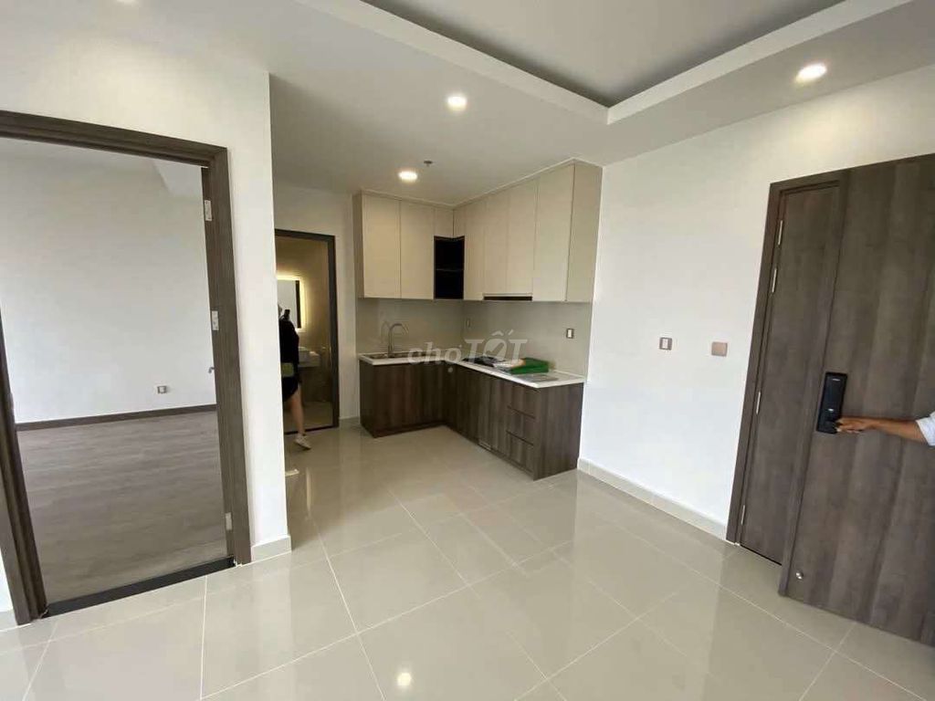 1PN 1WC Q7BOULEVARD HƯỚNG NAM TẦNG TRUNG VIEW NGOÀI THOÁNG MÁT