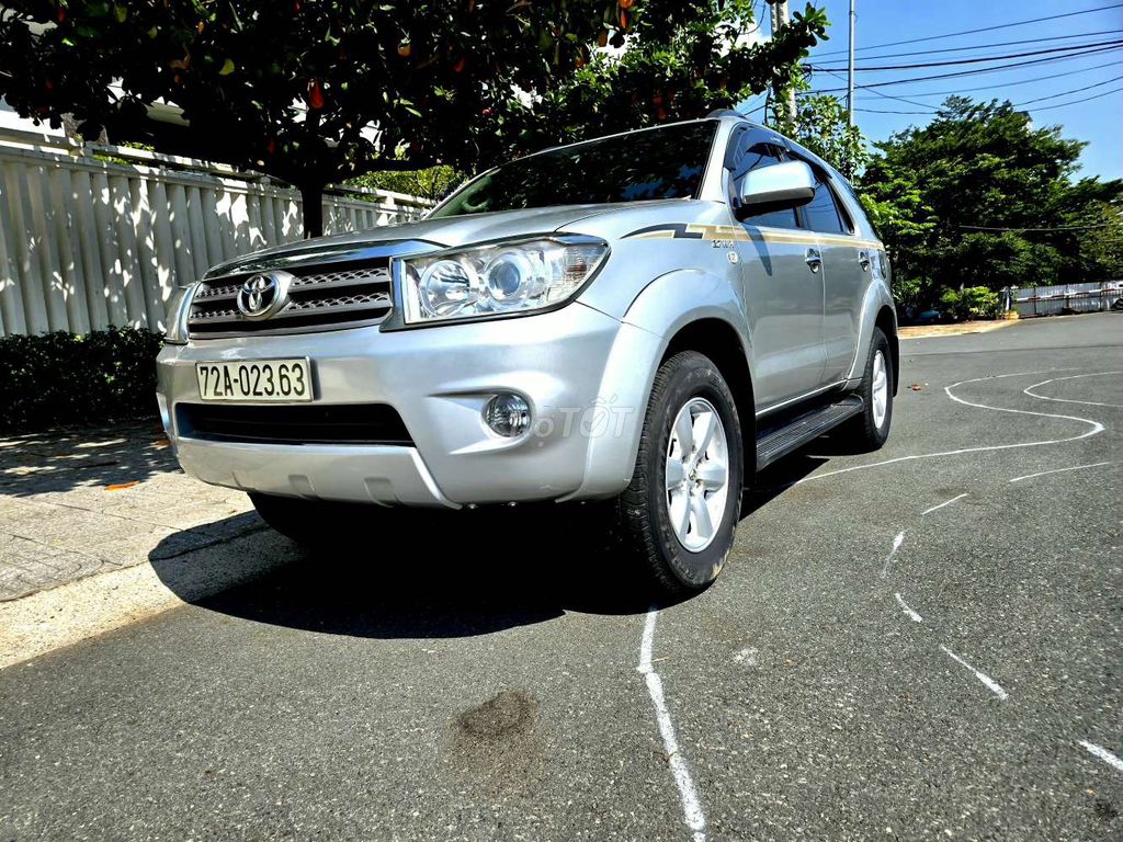 Toyota Fortuner 2.7V 2012 АКПП Серебристый