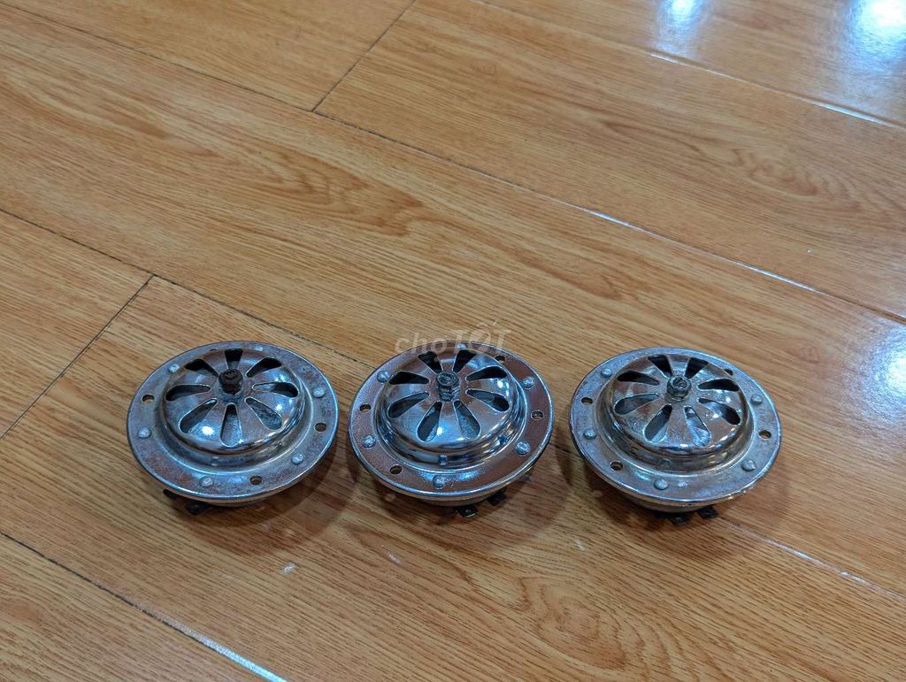 Kèn zin cho Vespa cổ hàng Tây về đẹp hiếm. Mua bán Phụ tùng xe tại Quận 7 Tp Hồ Chí Minh được đăng bởi Nguyễn hình 3