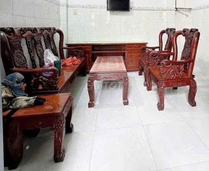 Bộ bàn ghế gỗ màu Nâu đỏ và kệ ti vi. Mua bán Bàn ghế tại Thành phố Dĩ An Bình Dương được đăng bởi Phan Xuân Vĩnh  hình 1
