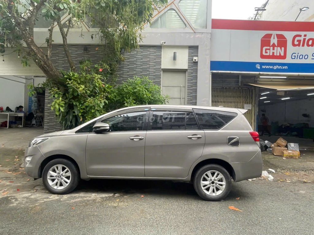 Toyota Innova 2017 2.0E - 180000 km. Mua bán Ô tô tại Quận 7 Tp Hồ Chí Minh được đăng bởi Chu Ngọc Tú Anh hình 3