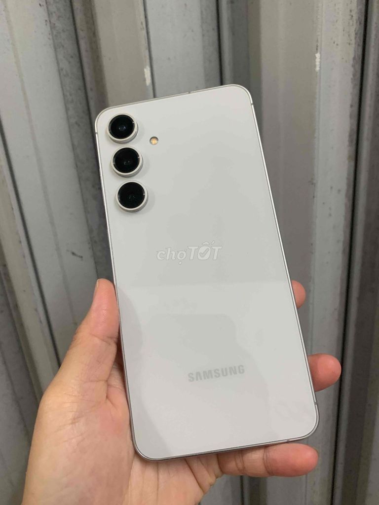 Samsung S24 FE 5G 256GB Trắng 99% Bh 2 tháng. Mua bán Điện thoại tại Quận Hải Châu Đà Nẵng được đăng bởi Hieu hình 1