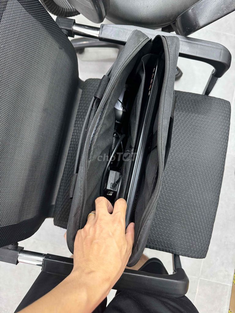 Laptop Đen kèm Sạc, chuột, túi. Mua bán Laptop tại Quận Hai Bà Trưng Hà Nội được đăng bởi Đức Anh hình 1