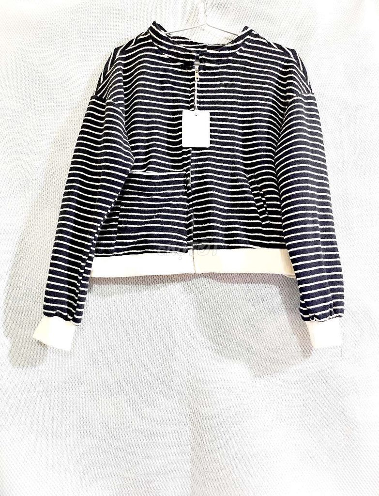 Áo khoác Nữ Thun Đen trắng Freesize Trẻ trung. Mua bán Quần áo tại Thành phố Thuận An Bình Dương được đăng bởi Trần Tuyết Hạnh hình 1