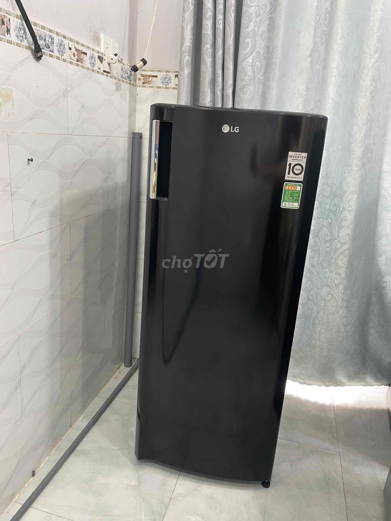 Tủ đông đứng LG Inver 165l 7tang ,đen bóng