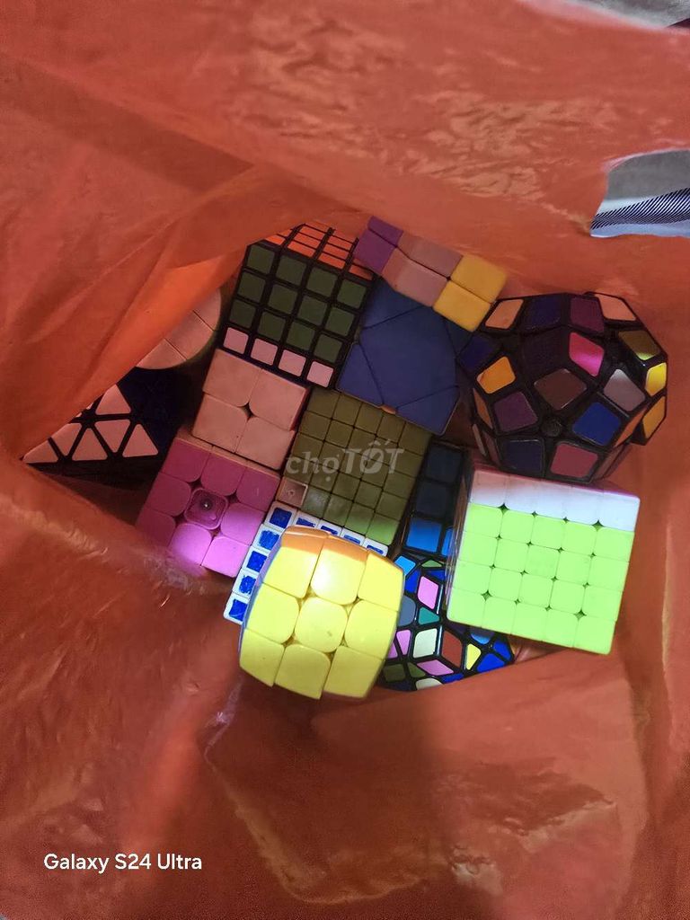 14 cục Rubik còn quay mượt