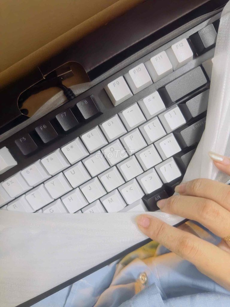 Bàn phím cơ LEAVEN K550 Đen trắng. Mua bán Phụ kiện (Màn hình, Chuột...) tại Quận 12 Tp Hồ Chí Minh được đăng bởi Nguyễn Danh hình 1