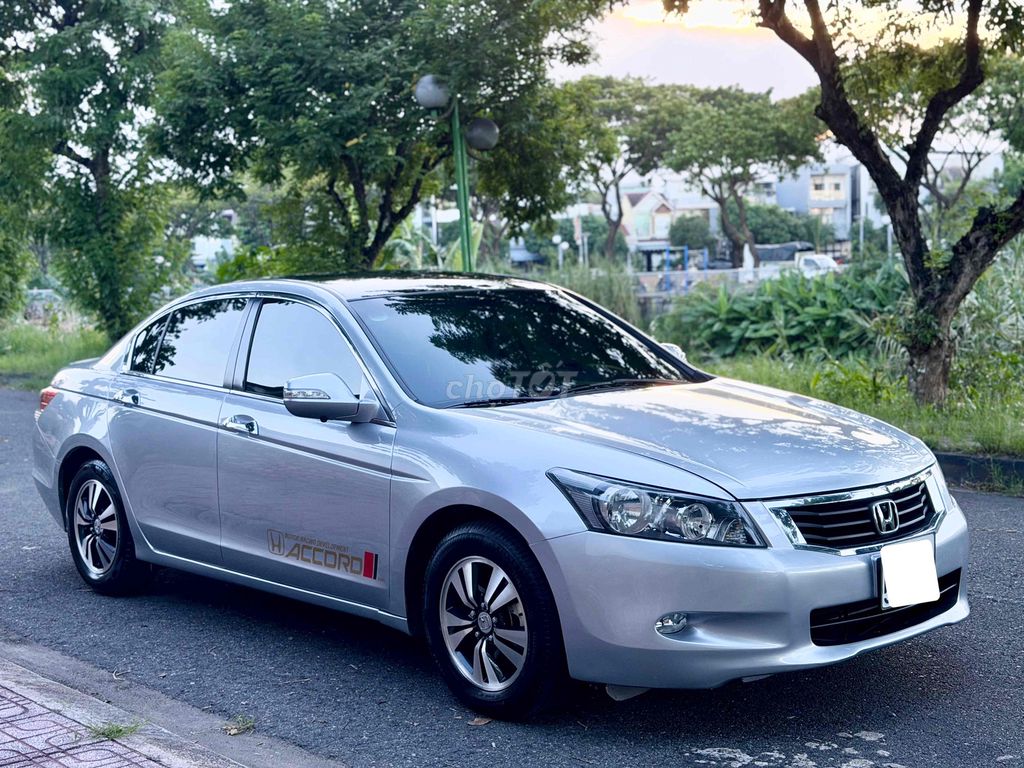 Хонда Аккорд 2.0AT 2009, серебро, 160000 км
