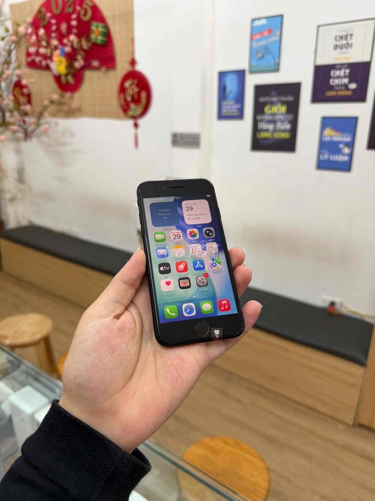 Apple iPhone SE 2022 64GB Đen Nguyên zin. Mua bán Điện thoại tại Quận Đống Đa Hà Nội được đăng bởi KT Hà Nội Mobile hình 1