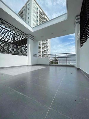 Аренда · 4 комн. · 90 м² · Quận 7, ул. Đường Phạm Hữu Lầu