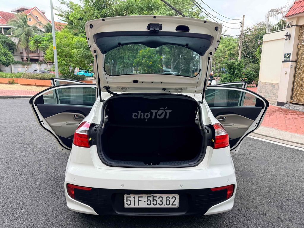 Kia Rio 1.4 AT хэтчбек 5 мест 2015 Корея