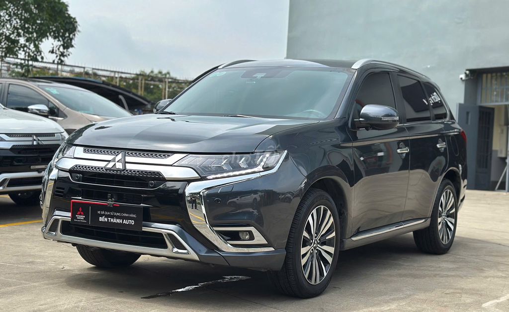 Mitsubishi Outlander Pre 2023 màu đen-30000km. Mua bán Ô tô tại Quận Bình Tân Tp Hồ Chí Minh được đăng bởi Oanh Lê hình 3