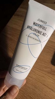 Kem dưỡng Jumiso Waterfull Hyaluronic 100ml. Mua bán Phụ kiện thời trang khác tại Huyện Con Cuông Nghệ An được đăng bởi thhuyen