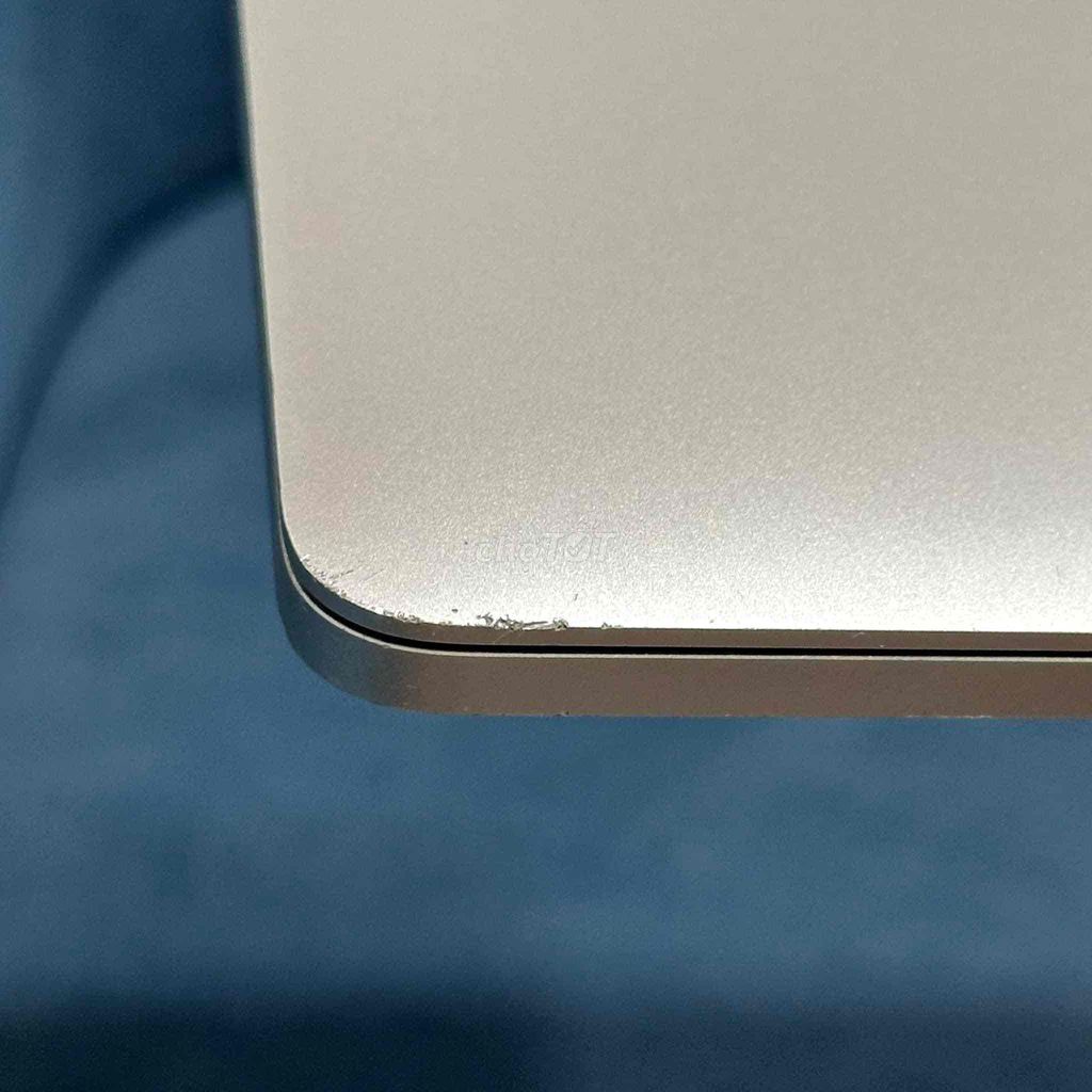 Macbook Pro 2017 i5/8/256GB 2 Cổng Silver 97%