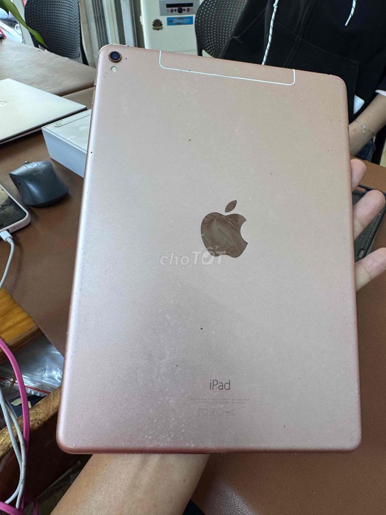 Apple iPad Pro 9.7 32GB 4G Vàng hồng. Mua bán Máy tính bảng tại Quận Thanh Khê Đà Nẵng được đăng bởi Huỳnh Văn Hải hình 1