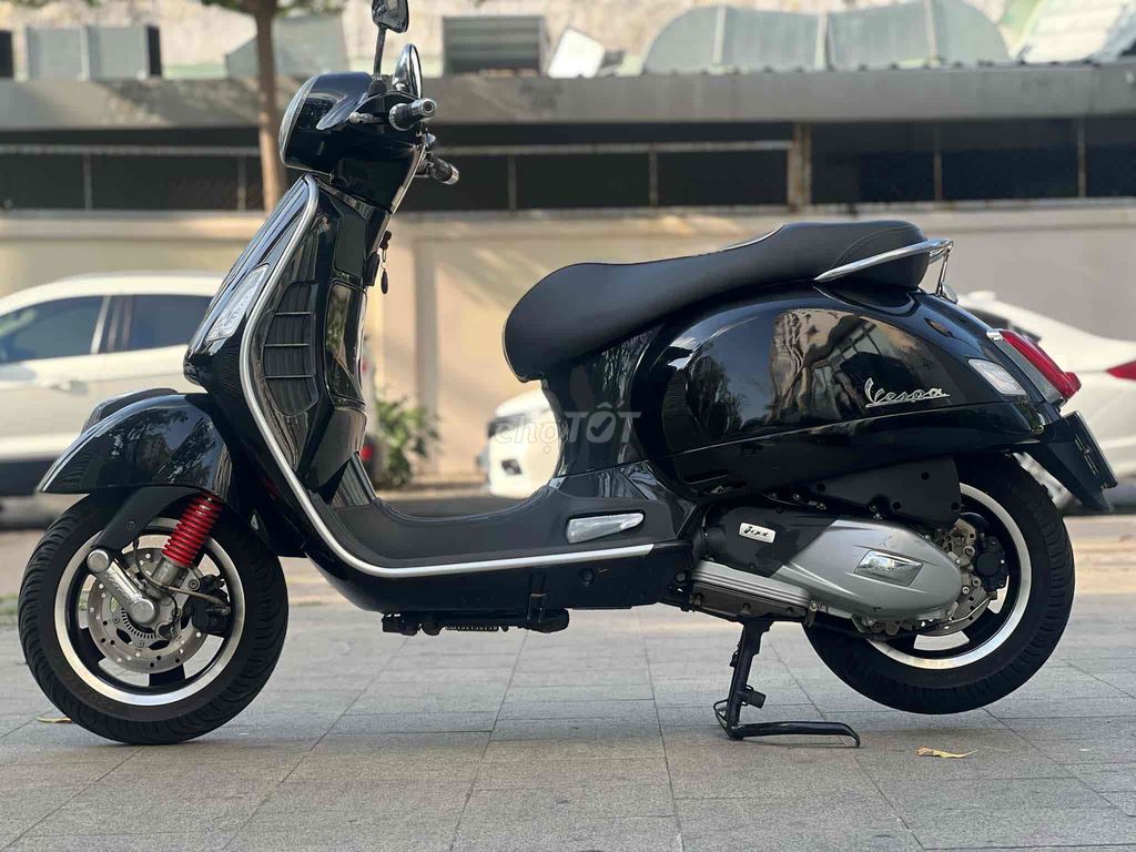 Vespa GTS 125cc. 2018 IGet Abs Ngay Chủ