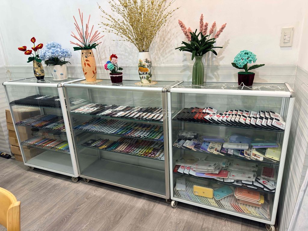 Tủ kính trưng bày đẹp, xinh. Mua bán Tủ, kệ gia đình tại Quận Thanh Khê Đà Nẵng được đăng bởi JemShop  Ốp lưng phụ kiện hình 1