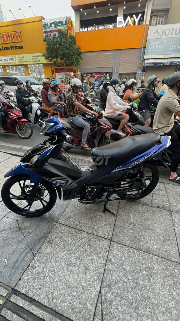 Suzuki Axelo 2017 mới 90% biển số thành phố. Mua bán Xe máy tại Quận Tân Phú Tp Hồ Chí Minh được đăng bởi Tuanduy hình 4