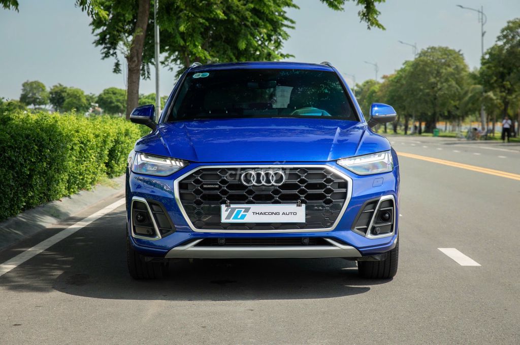 Audi Q5 45TFSI 2021 синий 3200 км