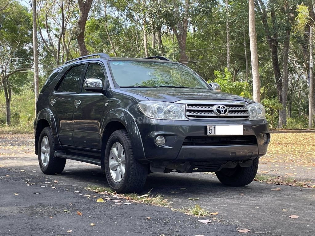 Toyota Fortuner V 2012 số tự động 2 cầu. Mua bán Ô tô tại Quận 12 Tp Hồ Chí Minh được đăng bởi Xuân Trường hình 1