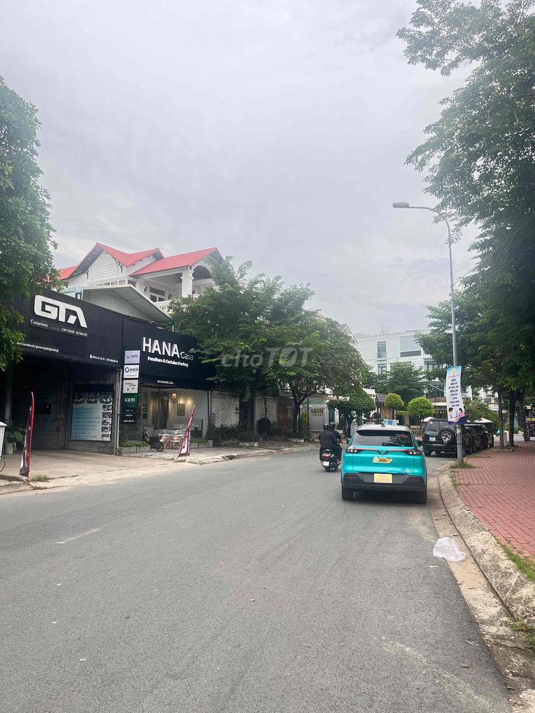 Аренда · 8 комн. · 200 м² · Thành phố Thủ Đức, ул. Đường Cao Đức Lân