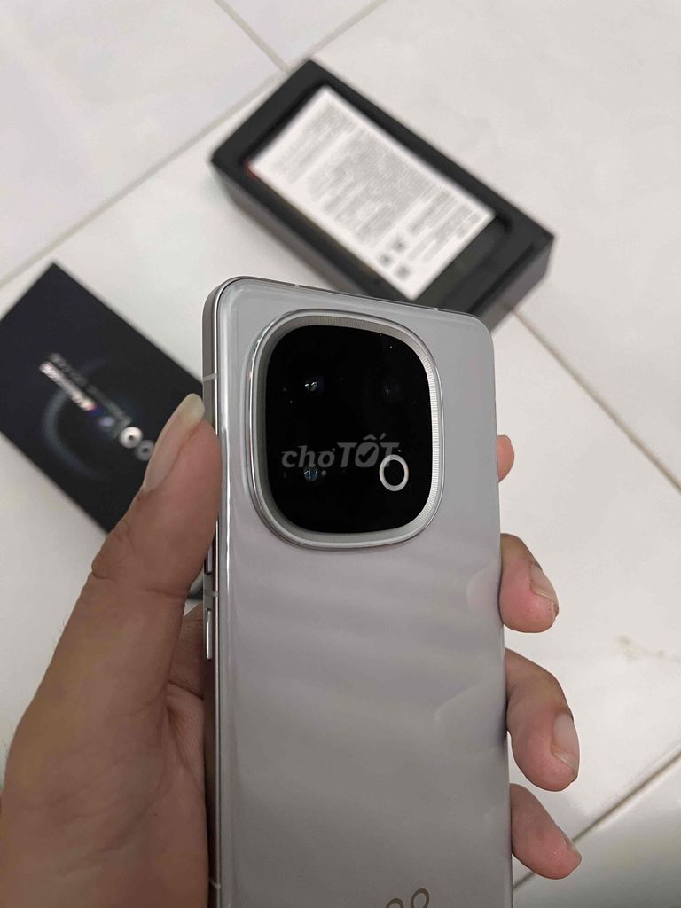 iQOO 13 12GB/256GB Bạc Đã sử dụng. Mua bán Điện thoại tại Thành phố Thủ Dầu Một Bình Dương được đăng bởi Bình Tĩnh hình 1