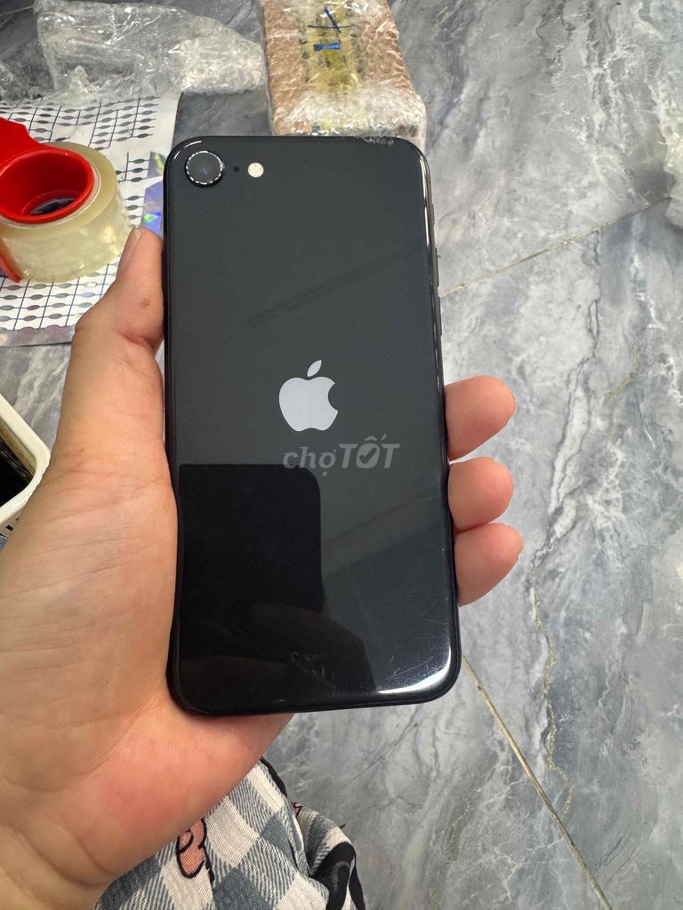 Apple iPhone SE 128GB Đen nứt kính nhẹ. Mua bán Điện thoại tại Quận 4 Tp Hồ Chí Minh được đăng bởi Phan Pha hình 1