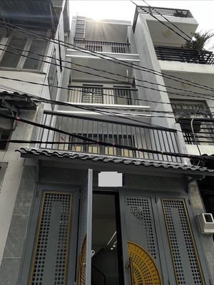 Nhà phố 30 m² · 3 PN · Đường Âu Cơ