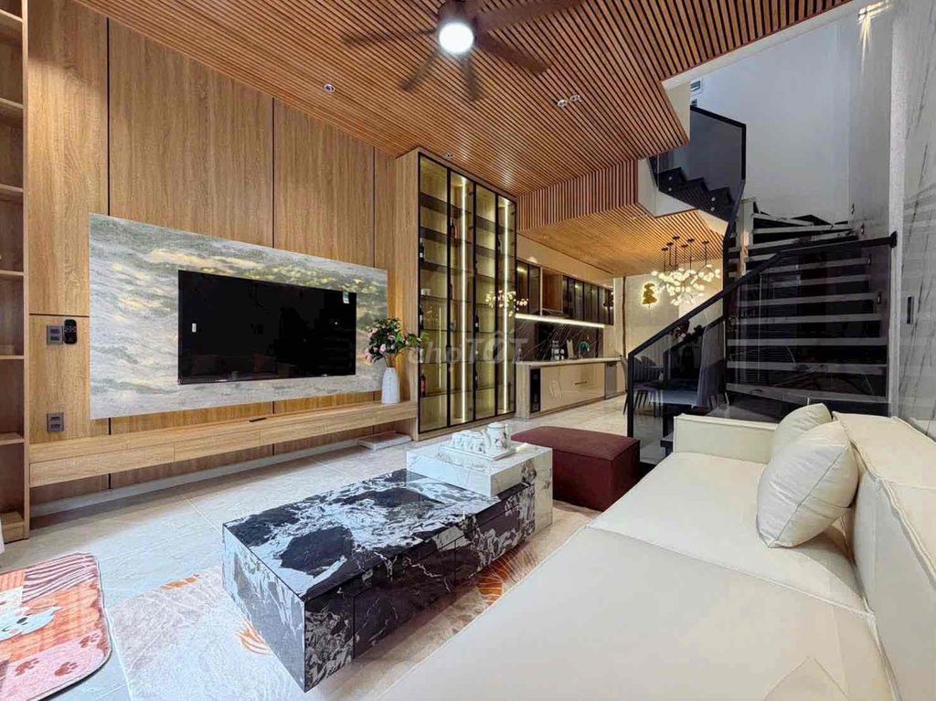253 ✨ 🏡 Аренда 4-этажного дома в центре Хайчау