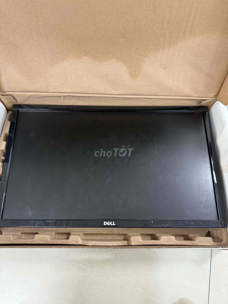 Dell Màn hình máy tính Sọc màn hình. Mua bán Phụ kiện (Màn hình, Chuột...) tại Quận 1 Tp Hồ Chí Minh được đăng bởi Bùi Phạm Hà Linh (Kem sâu ciu) hình 1
