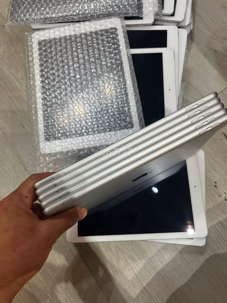 Apple iPad Gen 8 Wifi Bạc. Mua bán Máy tính bảng tại Thành phố Thủ Đức Tp Hồ Chí Minh được đăng bởi Hội Đồ Điện Tử hình 1