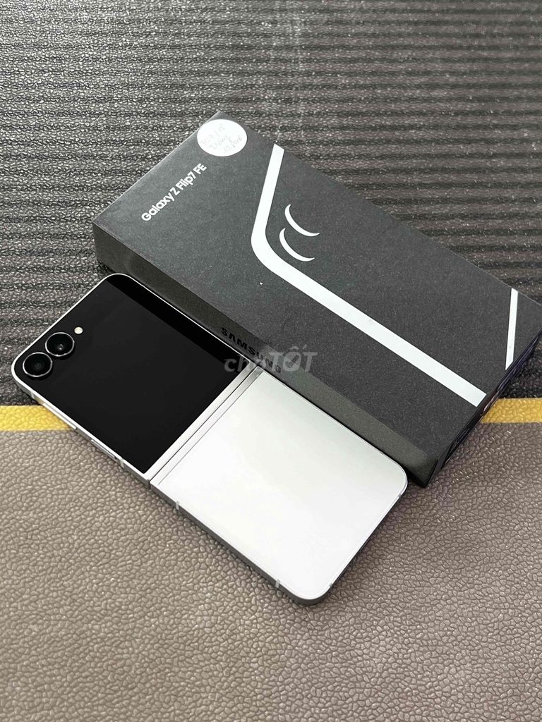 Samsung Galaxy Z Flip7 FE 128GB Trắng. Mua bán Điện thoại tại Quận Thanh Khê Đà Nẵng được đăng bởi Vietphones Store 16 Kỳ Đồng hình 1