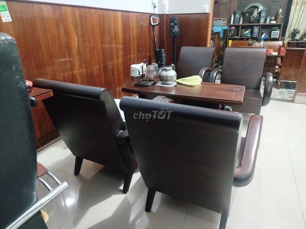 Bộ bàn ghế gỗ cổ điển màu Nâu. Mua bán Bàn ghế tại Huyện Tư Nghĩa Quảng Ngãi được đăng bởi Trần anh huyền hình 1