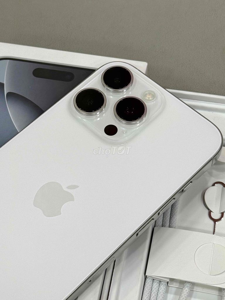 iPhone 16 Pro Max 256GB Trắng 99% mới. Mua bán Điện thoại tại Thành phố Dĩ An Bình Dương được đăng bởi Hà Trang hình 1