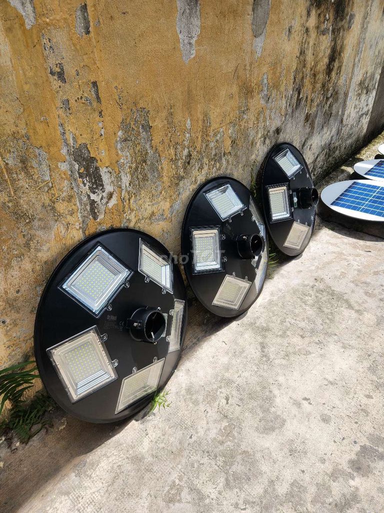 Đèn đường năng lượng mặt trời UFO 250W Đen. Mua bán Đèn tại Quận Ninh Kiều Cần Thơ được đăng bởi Gia Thành hình 1