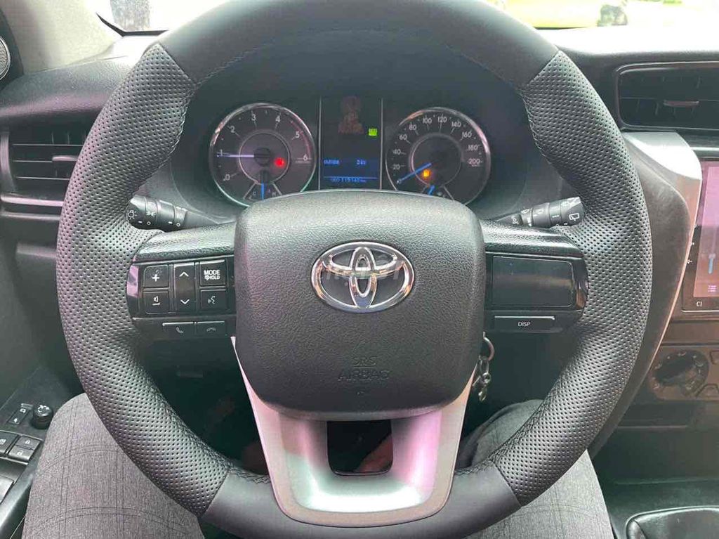 Toyota Fortuner Đen Số sàn 7 chỗ. Mua bán Ô tô tại Quận Ngũ Hành Sơn Đà Nẵng được đăng bởi Đặng Minh Tuấn hình 6