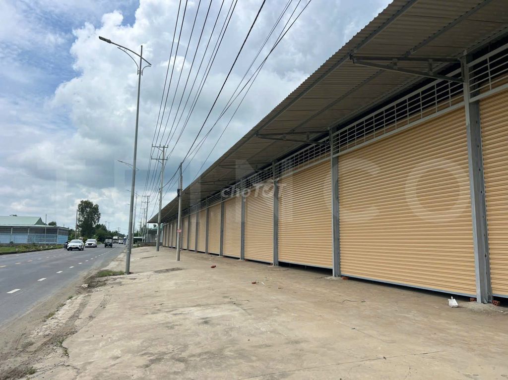 Kho xưởng bãi 2.470 m² kho xây dựng 1.430 m² mặt tiền ngang 130m