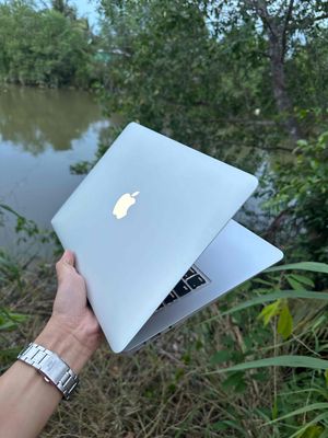 Macbook airr i5