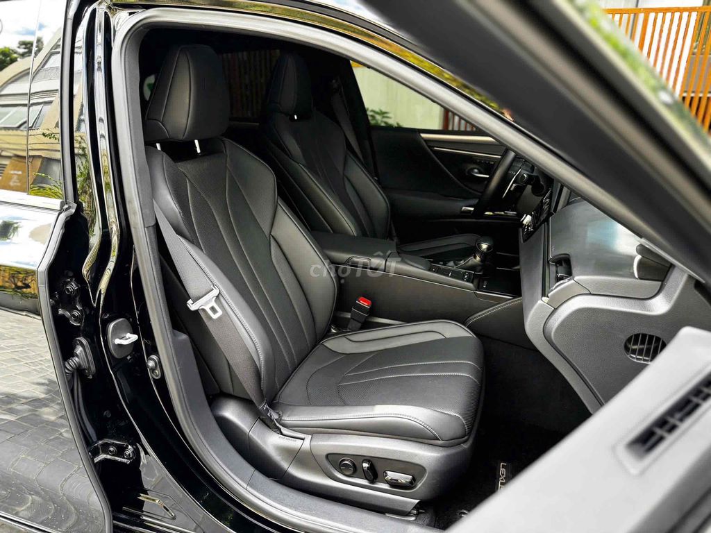 Lexus ES250 F.Sport sx 2021 nhập Nhật siêu đẹp. Mua bán Ô tô tại Quận Cầu Giấy Hà Nội được đăng bởi Cao Quý hình 13