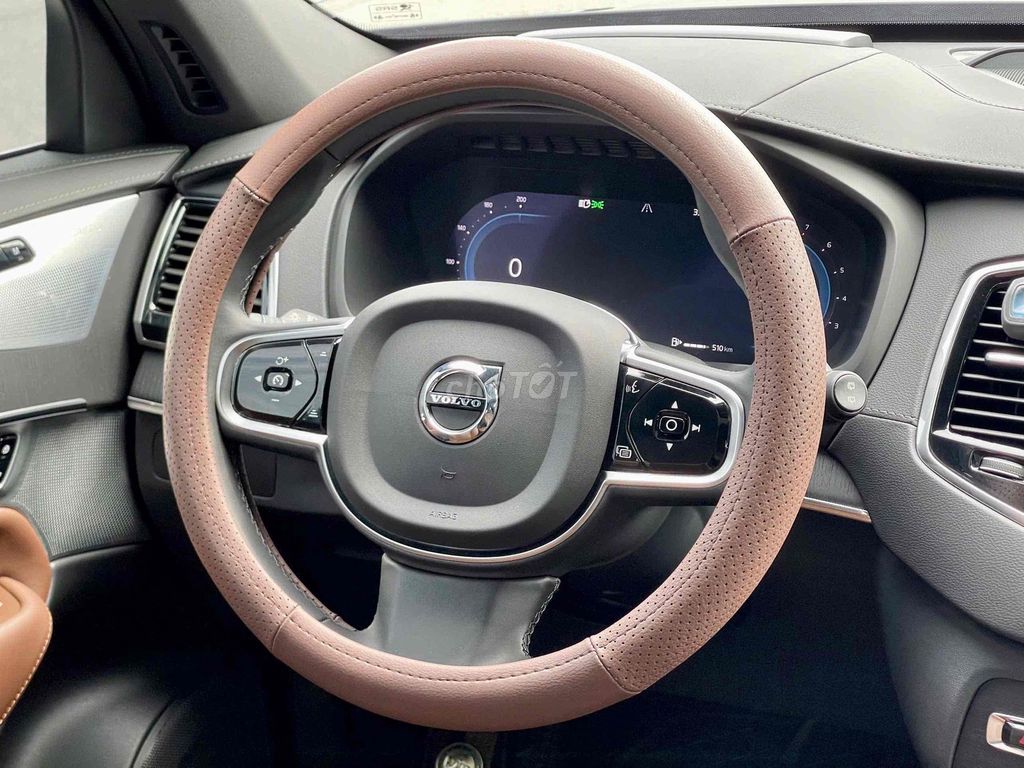 Volvo XC90 ultimate B6 Awd đen/nâu dki 2024. Mua bán Ô tô tại Quận Long Biên Hà Nội được đăng bởi Trang Gala hình 20