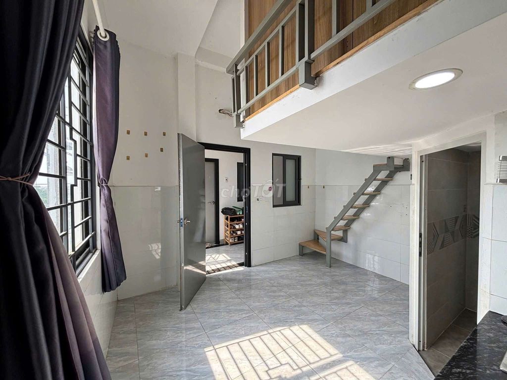 Phòng ban công cửa sổ thoáng mát