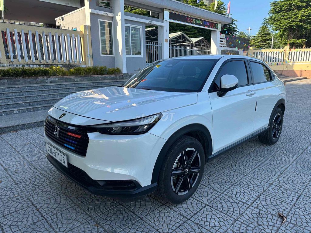 Хонда HRV версия G 2025 10000 км, белый Вьетнам