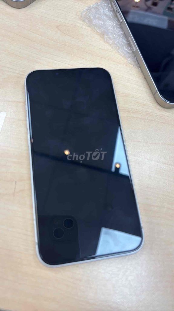 Apple iPhone 13 128GB Trắng. Mua bán Điện thoại tại Quận 4 Tp Hồ Chí Minh được đăng bởi A Tuc Acb hình 1