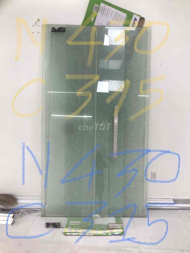Cửa kính cường lực 10ly 4.3m x 3.15m đủ phụ kiện. Mua bán Nội thất, đồ gia dụng khác tại Quận 12 Tp Hồ Chí Minh được đăng bởi Lộc trần hình 1
