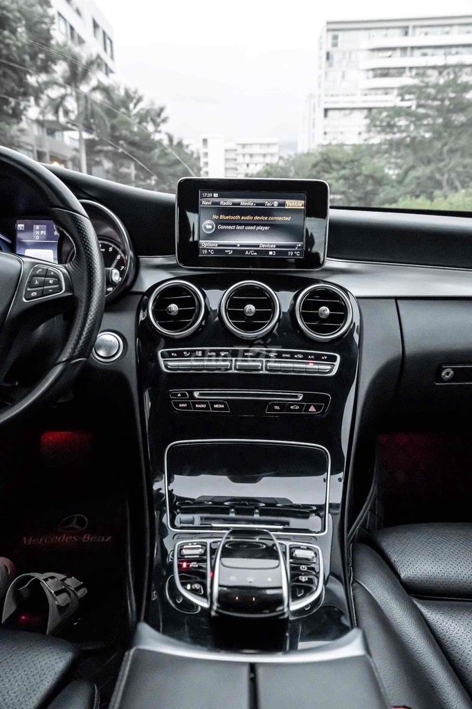 C200 model 2017 màu trắng xe sang siêu đẹp giá rẻ. Mua bán Ô tô tại Quận 7 Tp Hồ Chí Minh được đăng bởi Dương Phương hình 13